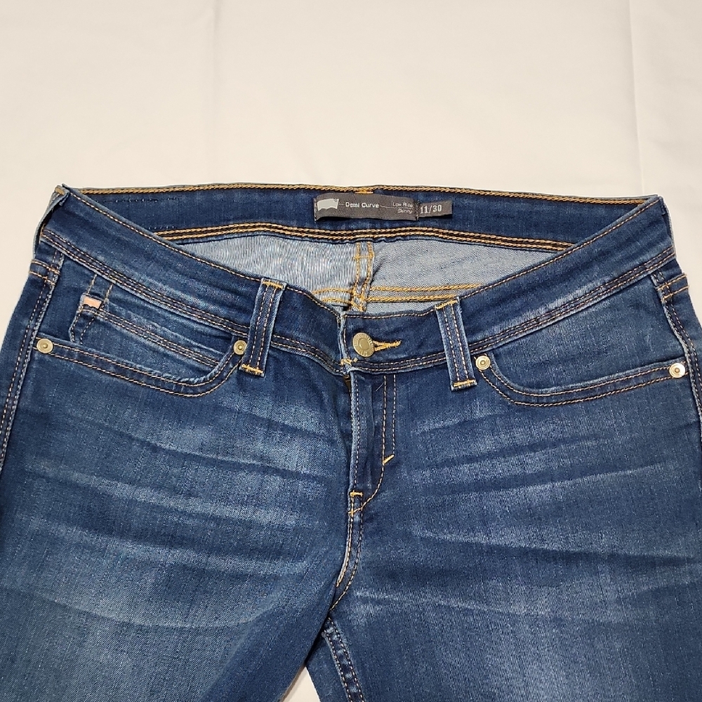 Skinny Blue Jeans with Classic Denim Style